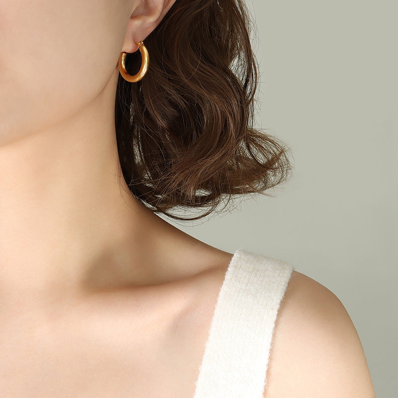 Gorgeous European and American Fashion Model Circle Earrings in 18K Gold Plated Titanium Steel