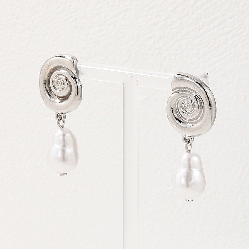 Luxurious Metal Vortex Pearl Earrings from Planderful Vienna Verve Collection