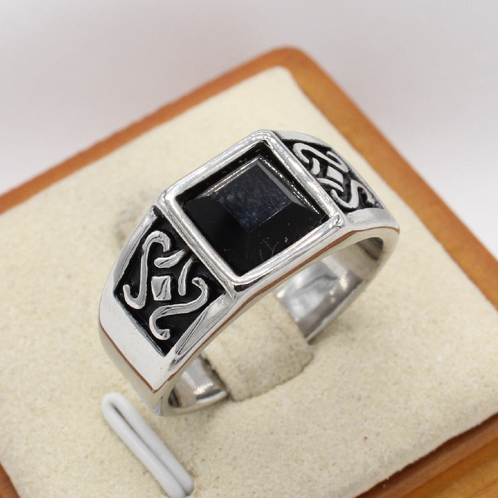 Men's Personalized Retro Stone Titanium Steel Ring - European and American Style在