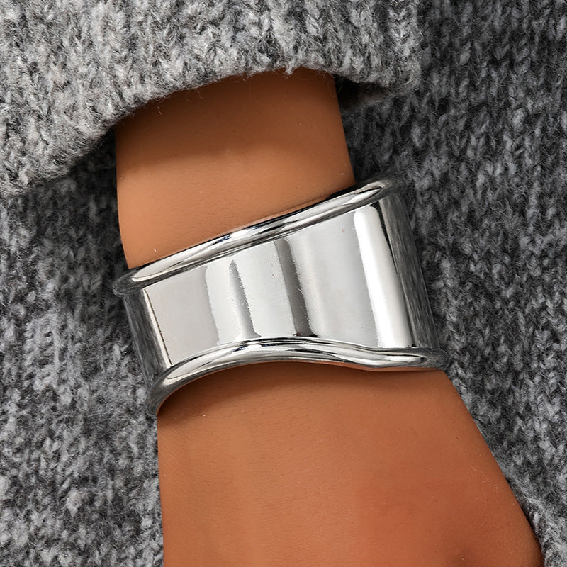 Chic Geometric Metal Wide-Face Women's Bracelet