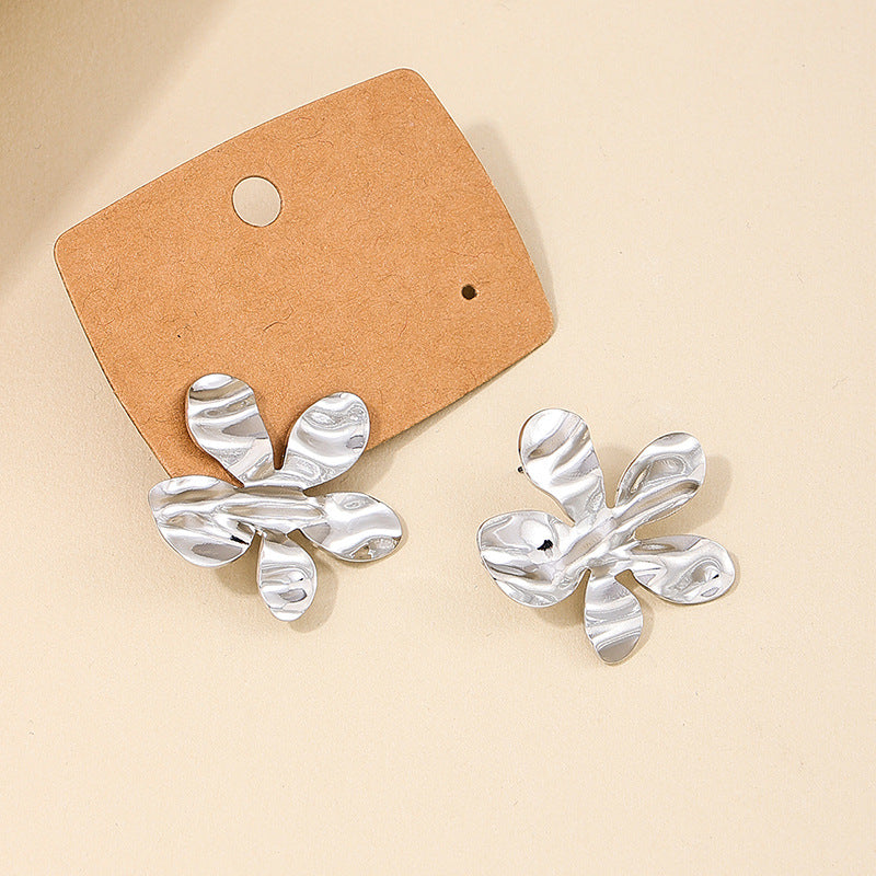 Exaggerated Retro Korean Heart Flower Earrings for Stylish Women