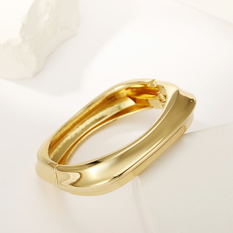 Golden Verve Bracelet - Exquisite Fashion Jewelry with Unique Design and Luxurious Appeal