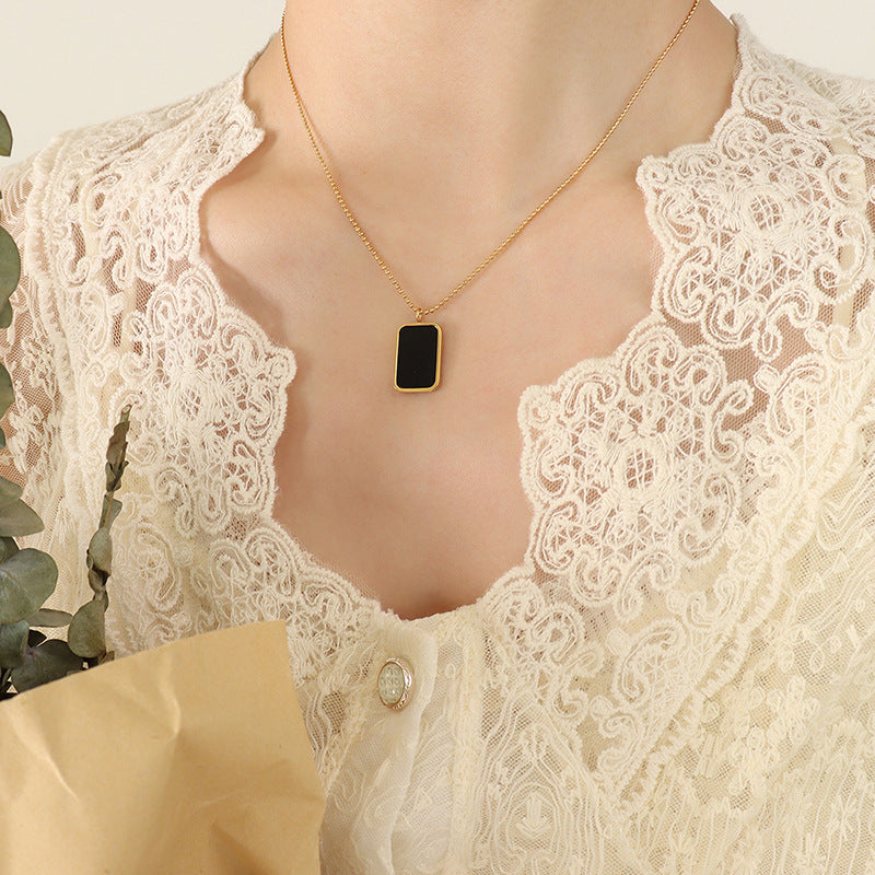 European and American Vintage Inspired Black Shell Pendant Necklace with 18K Gold Accents