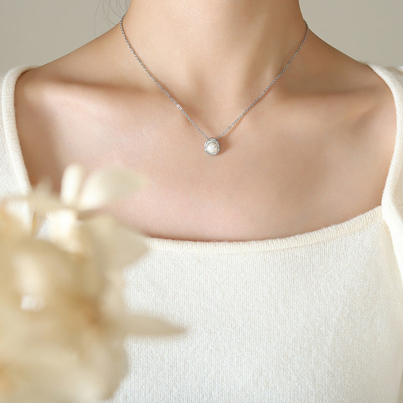 Elegant 18K Gold-Plated Titanium Steel Necklace with Shell Pearl Accent