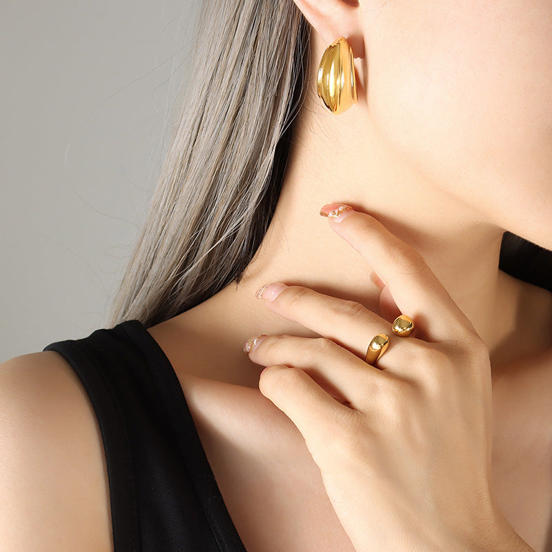 C-Shaped Textured Earrings in Gold Plated Titanium Steel