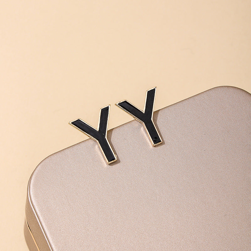 Versatile Minimalist Metal Earrings - Vienna Verve Collection