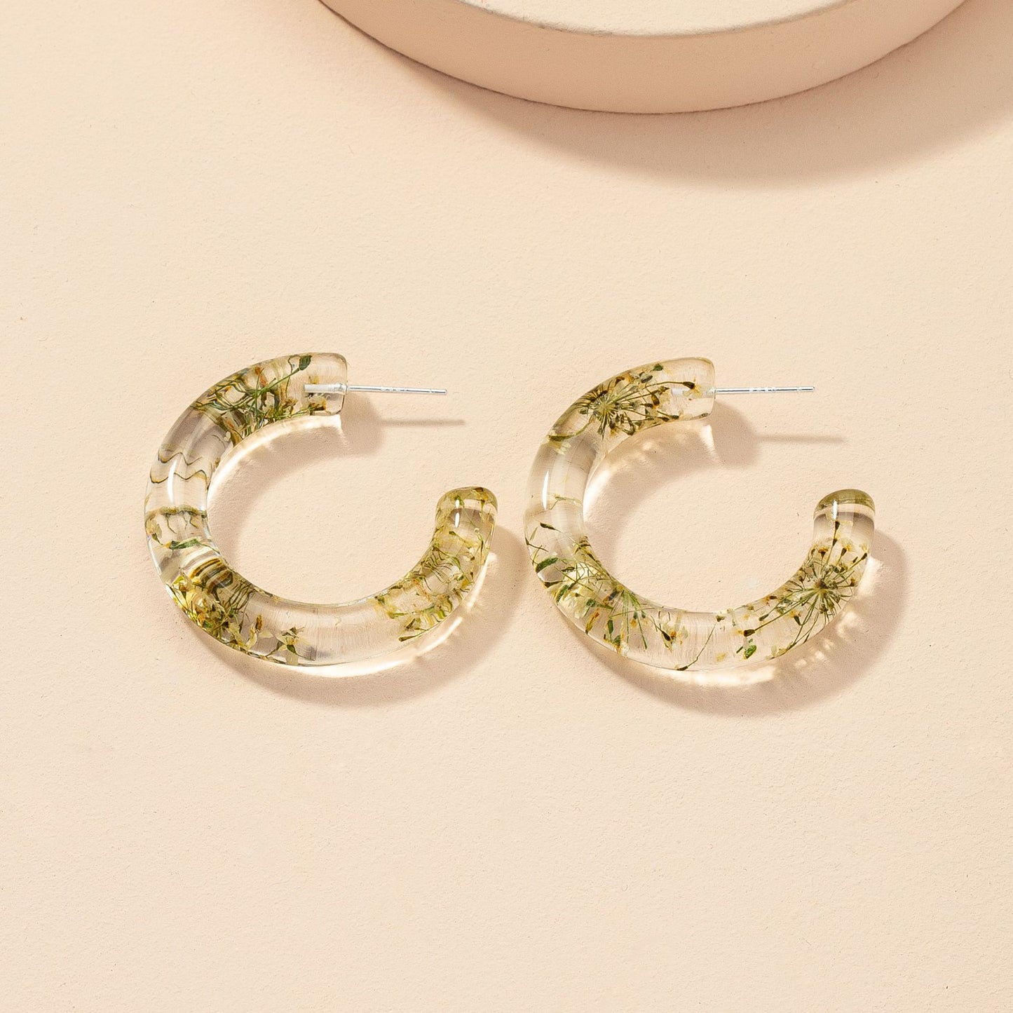 Floral Resin Earrings for Women: Trendy Fashion Accessories from Vienna Verve