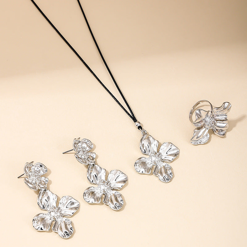 Extravagant Metal Flower Jewelry Set for Women