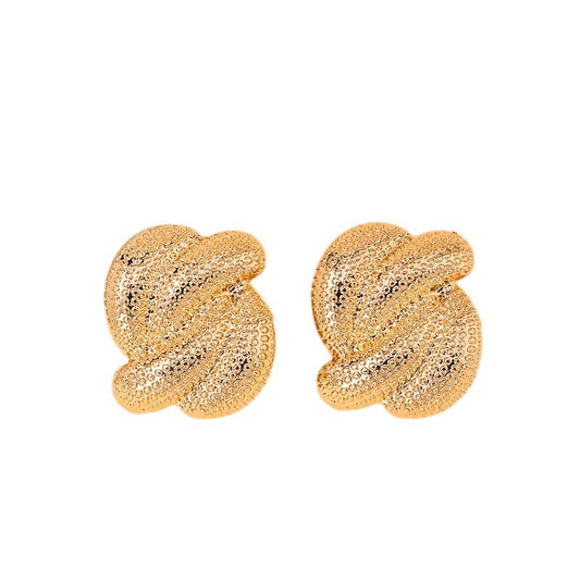 Extravagant Retro Palace Earrings with Geometric Design