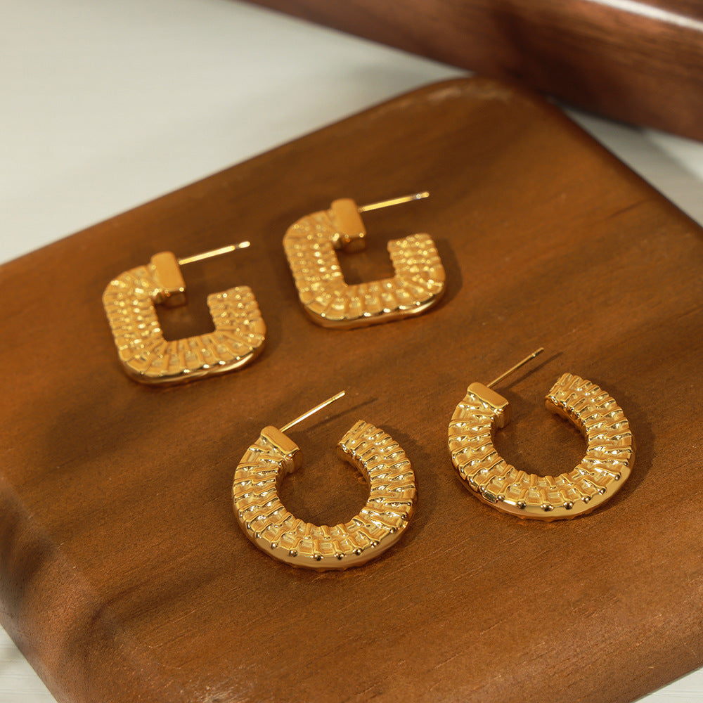 Exaggerated Geometric U-Shaped Earrings in Gold for Women