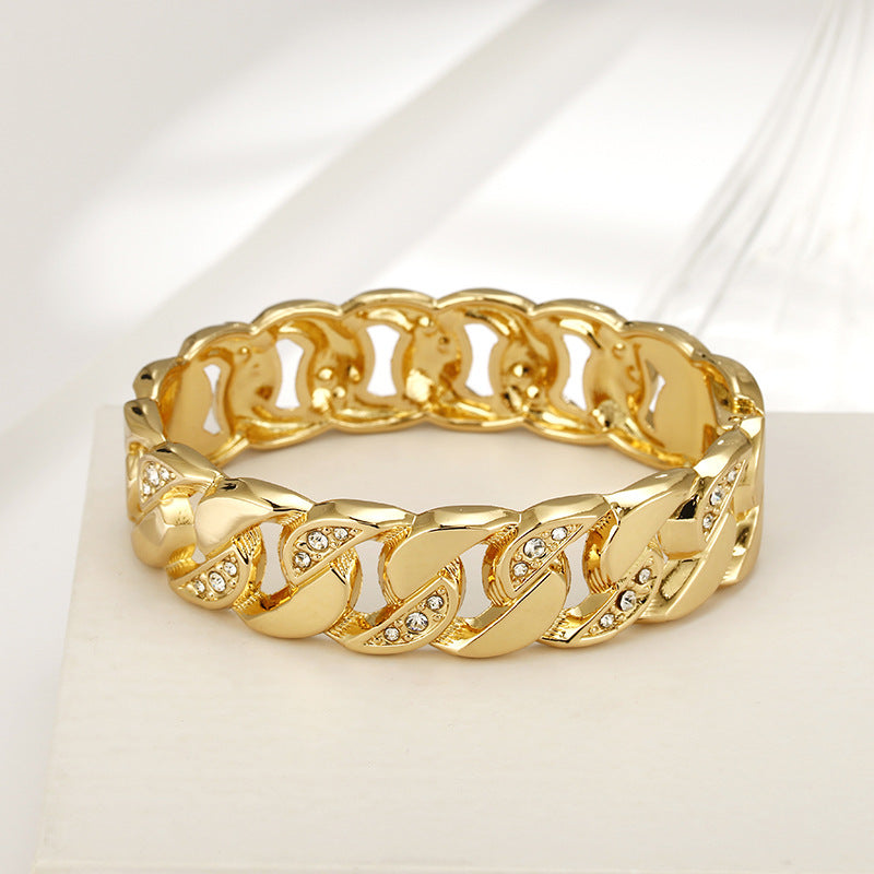 Golden Twist Bracelet for Women - Unique Minimalist Jewelry Piece with Fashionable Hollow Design