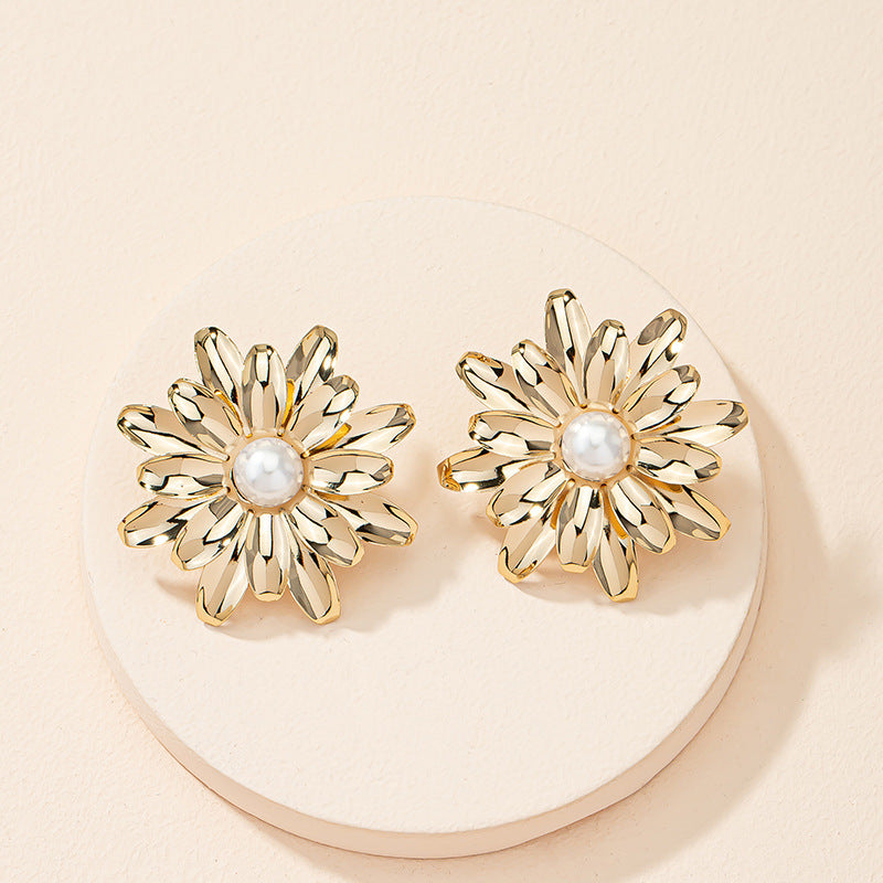 Golden Daisy Flower Earrings from Vienna Verve Collection