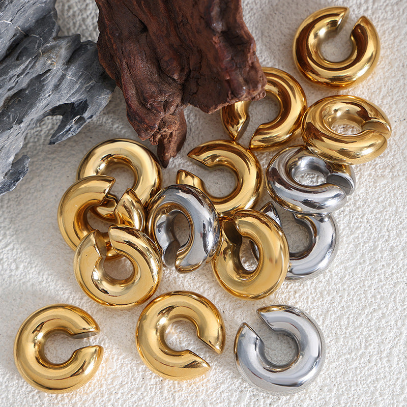 Chic Titanium Steel Gold-Plated Circular Ear Clip with Minimalistic Design