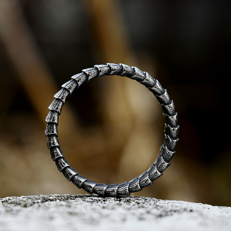 Men's Retro Dragon Scale Titanium Steel Ring - Unique Stainless Steel Jewelry for Bold Style