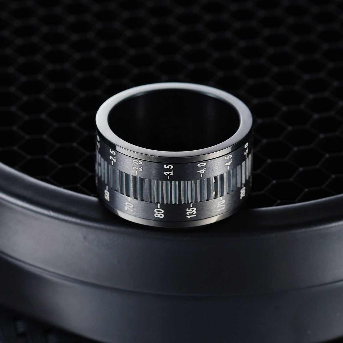 Rotating Camera Lens Steel Rings - Men's Pressure-Reducing Accessories