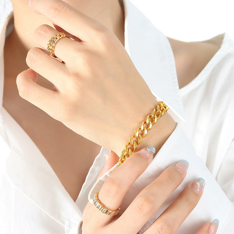 Exquisite Titanium Steel Gold-Plated Chain Bracelet for Women with a Touch of Luxury