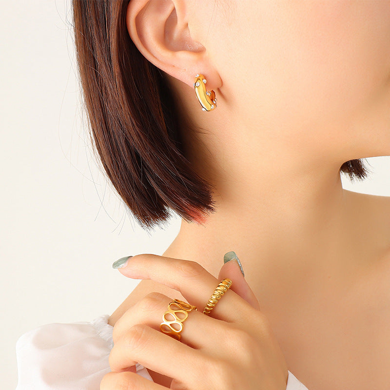 Trendy Retro Style C-Shaped Earrings with Pearl and Zircon Detail