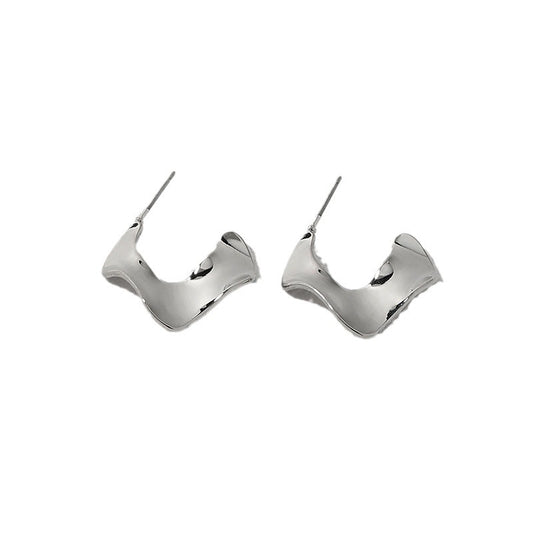 Vienna Verve Metal Mini C-shaped Earrings in Light Luxury Style