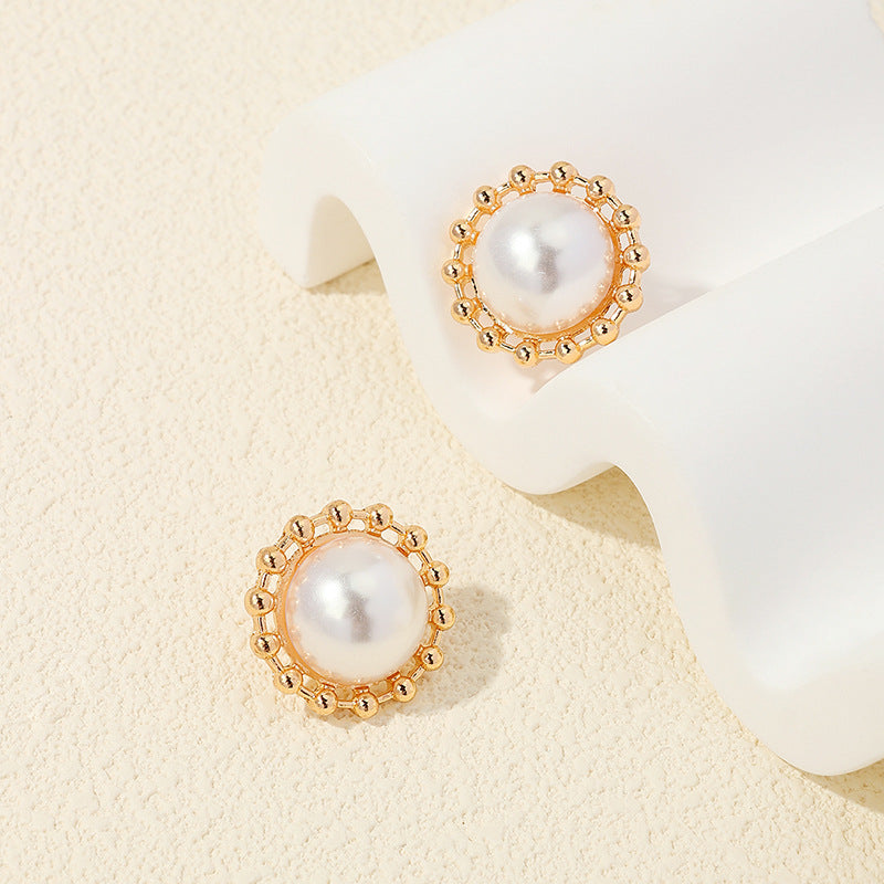 Chic Pearl Earrings with a Touch of French Elegance - A Stylish Addition to Your Collection!