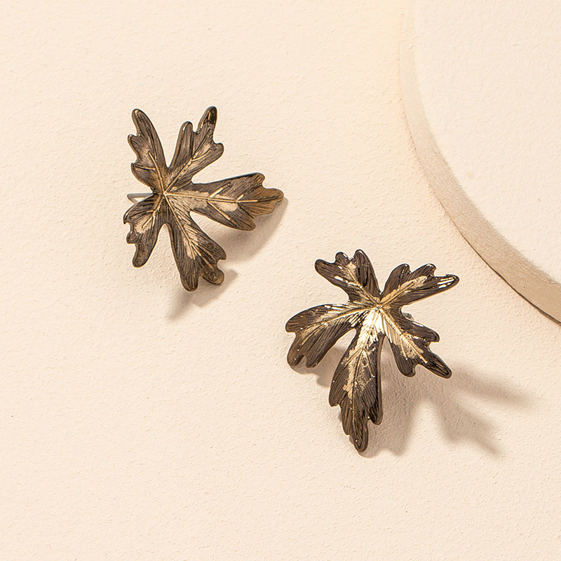 European and American Metal Leaf Earrings - Women's Retro Fashion Jewelry