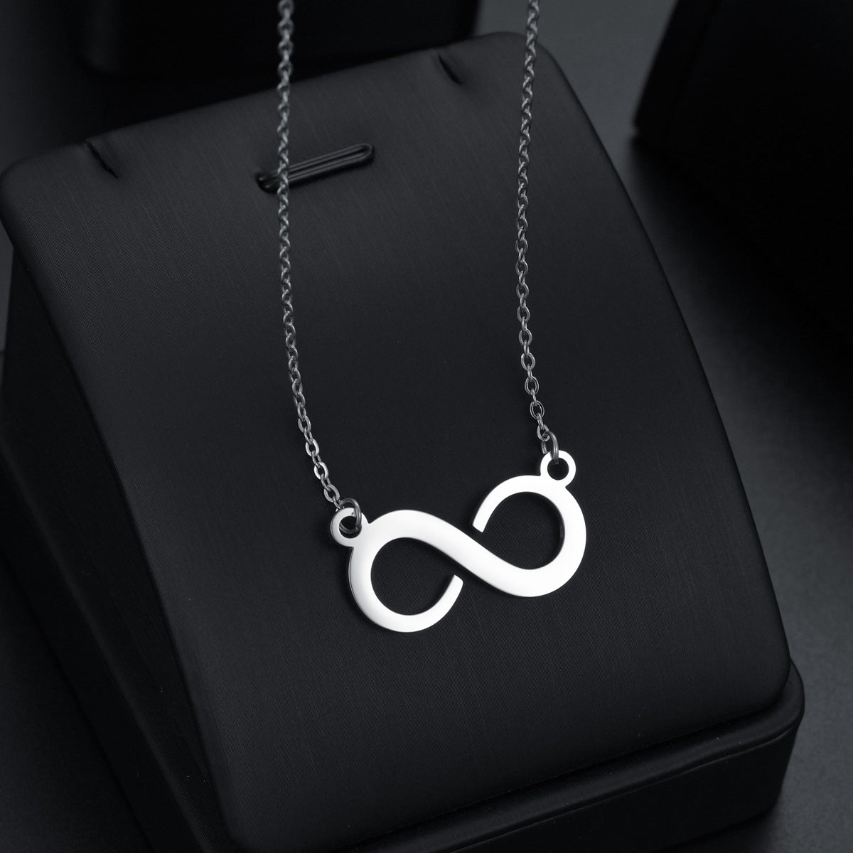 Wholesale Manufacturer of Elegant Minimalist Love Necklace with Titanium Steel Pendant