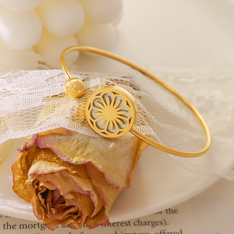 Golden French Chrysanthemum Water Shell Bracelet with Elastic Soft Wire