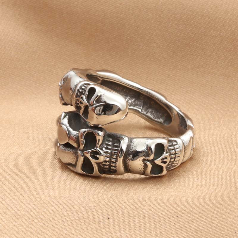 Titanium Steel Skull Claw Ring - Retro Men’s Jewelry Accessory for Trendsetters