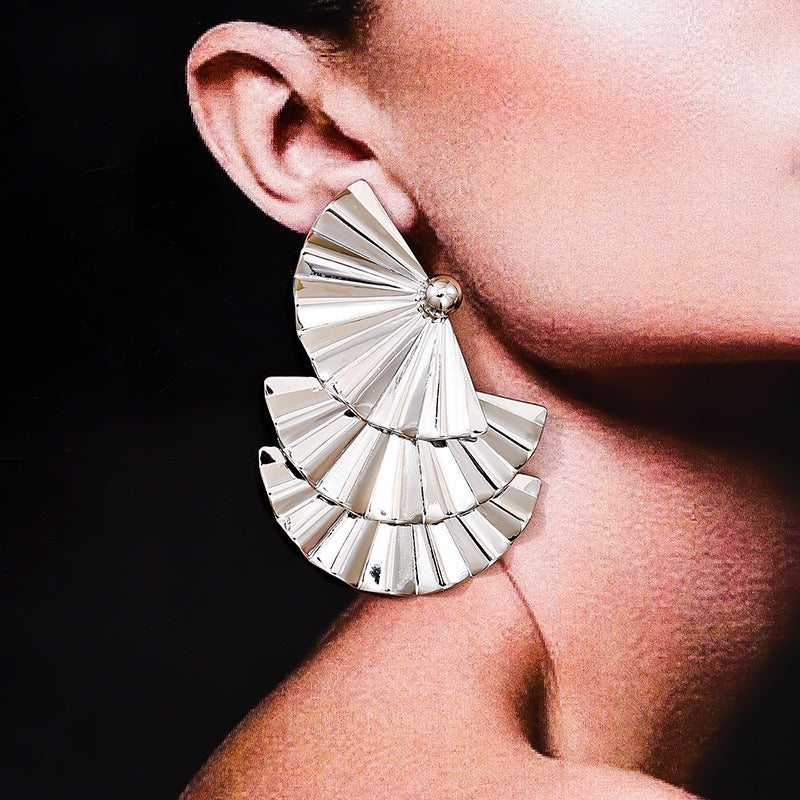 Exquisite Fan-Shaped Earrings with a Bold European-Inspired Design