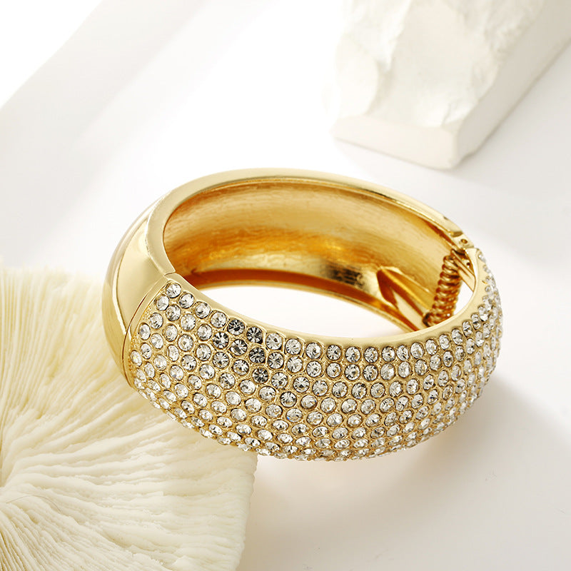 European and American Fashion Gold Bracelet with Rhinestone Detailing for Stylish Women