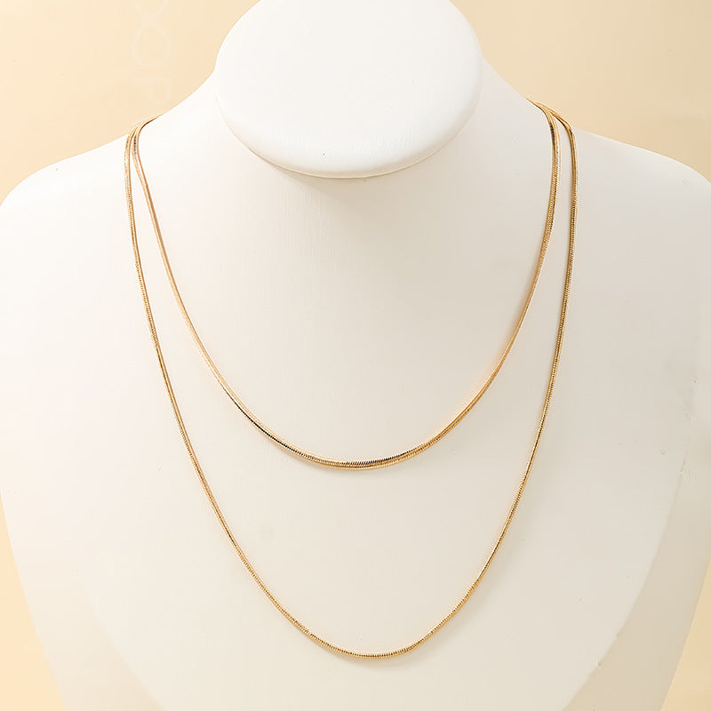 Chic Minimalist Women's Necklace Set with a Touch of Elegance