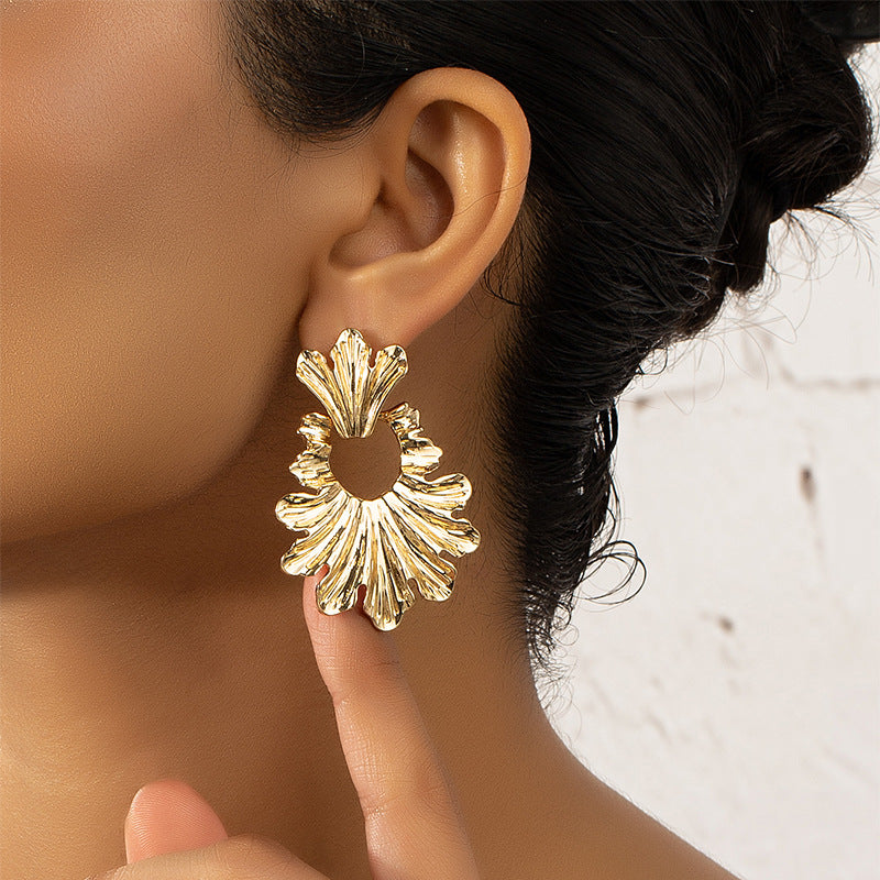 Metallic Leaf Statement Earrings for Women - Retro Luxe Fashion Accessory with Unique Design