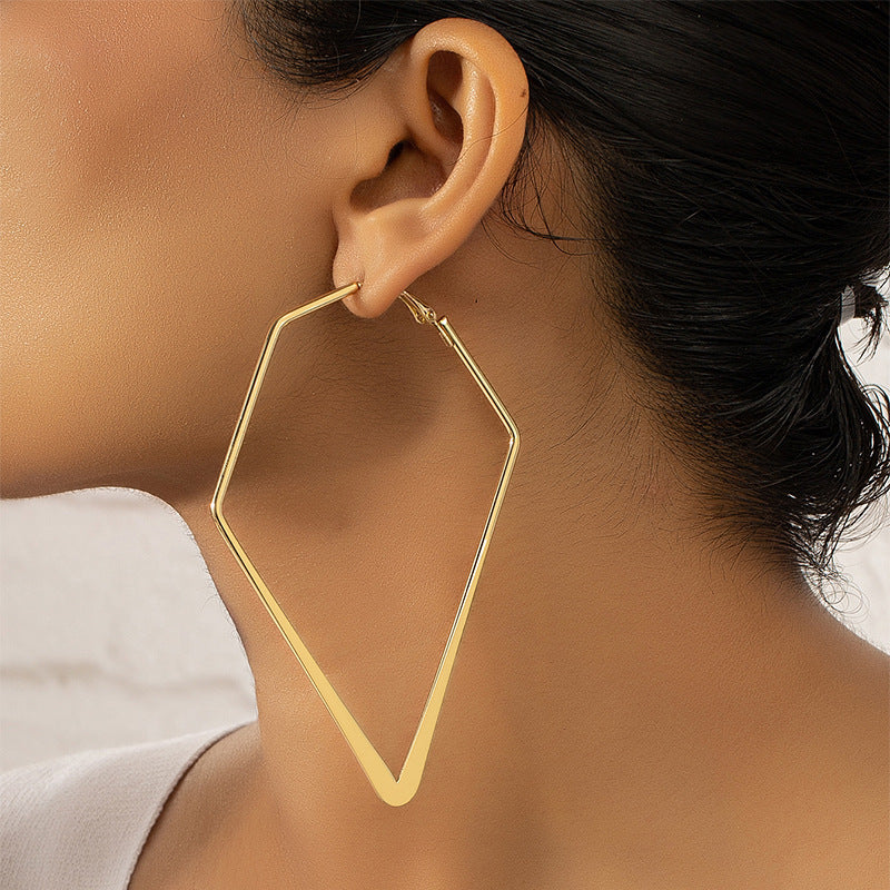 Diamond Metal Lines Geometric Earrings: Minimalistic Elegance