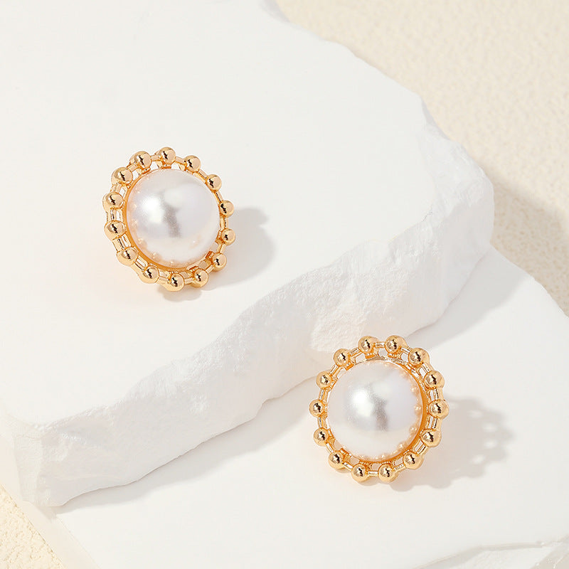 Chic Pearl Earrings with a Touch of French Elegance - A Stylish Addition to Your Collection!