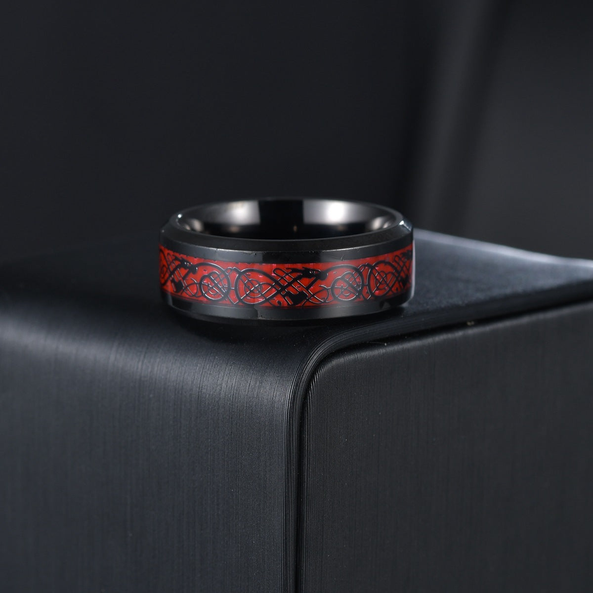 Fiery Red Carbon Fiber Dragon Pattern Men's Ring - Exclusive European and American Design