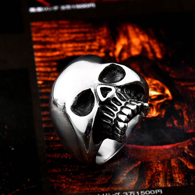 Titanium Steel Retro Skull Ring for Men - European and American Style Personalized Hand Jewelry