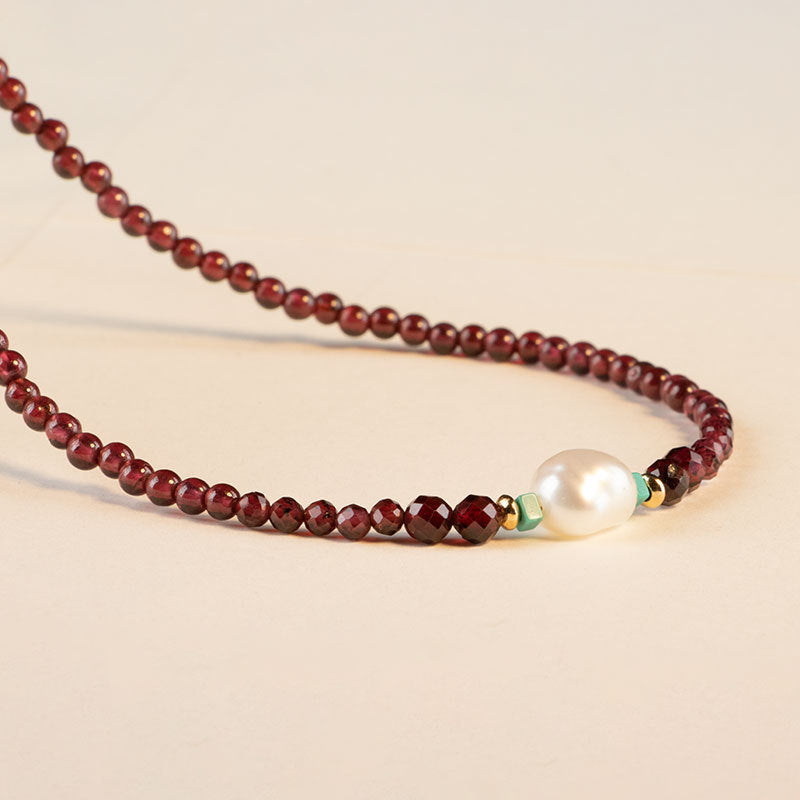 Exquisite Sterling Silver Necklace with Garnet and Freshwater Pearls