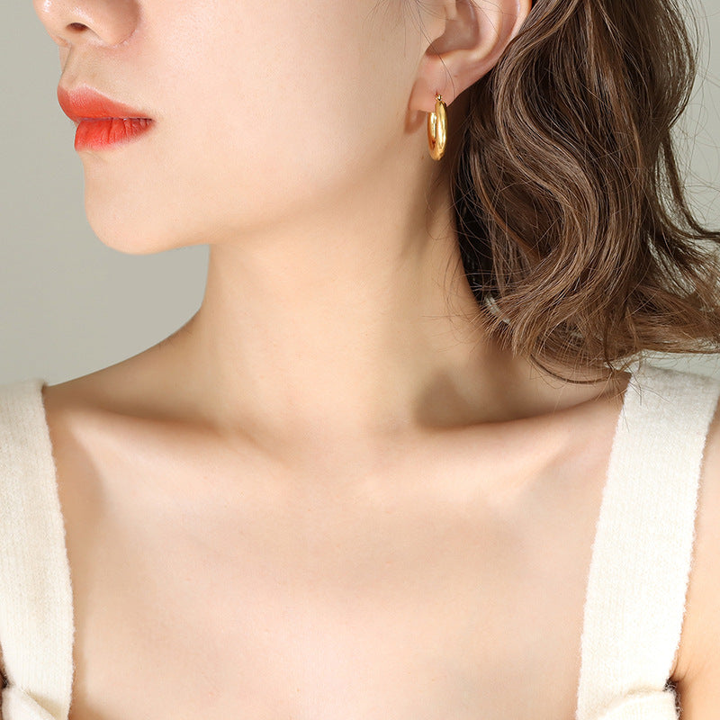 Gorgeous European and American Fashion Model Circle Earrings in 18K Gold Plated Titanium Steel