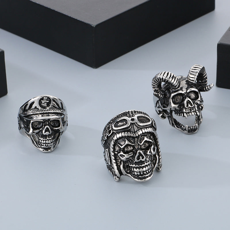 Punk Style Titanium Steel Skull Ring for Men - Retro Claw Design