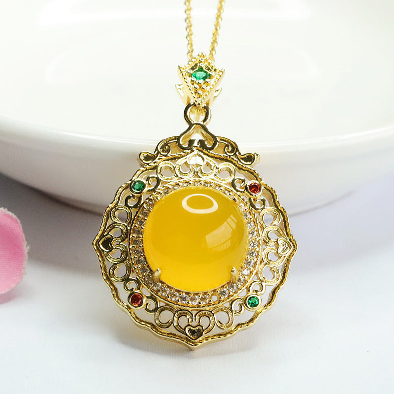 Vintage Sterling Silver Red Agate Chalcedony Pendant with Golden Hollow Luxurious Design