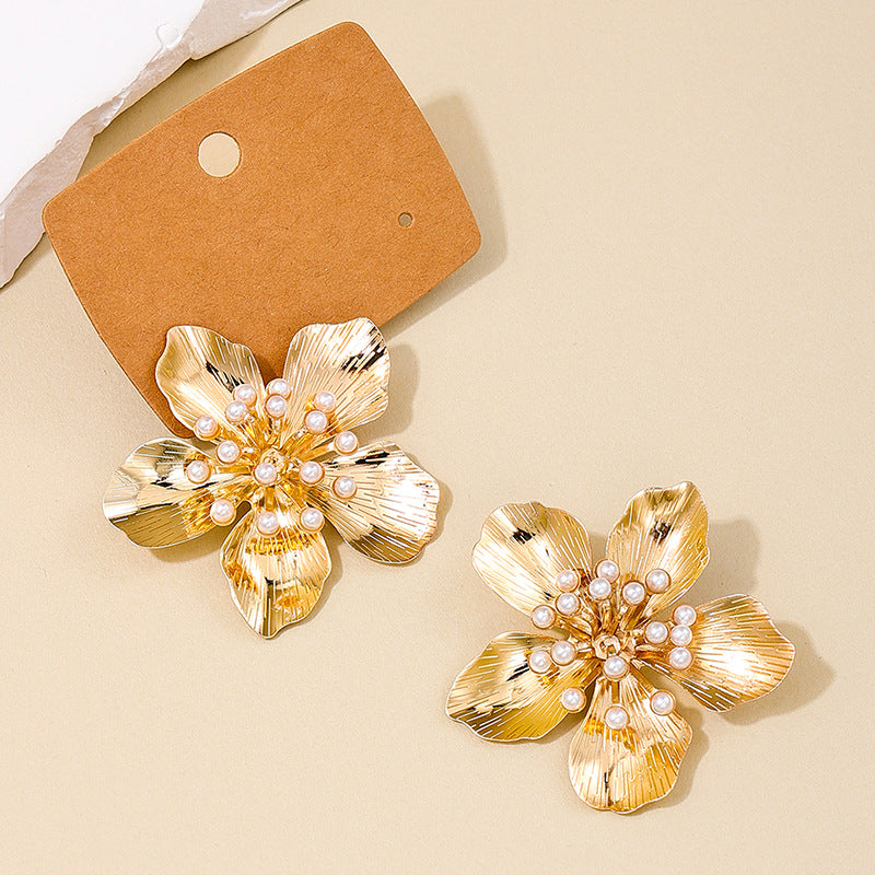 Exaggerated Korean Flower Pearl Earrings with a Retro Vibe