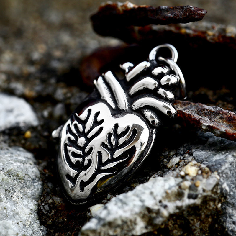 Wholesale Retro Titanium Steel Heart Pendant - European and American Fashion Accessories for Men