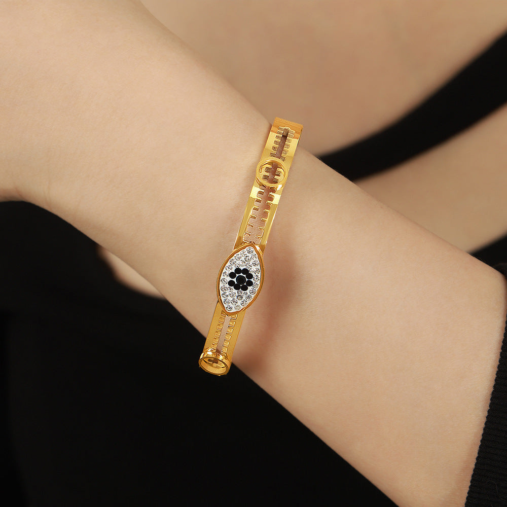 Luxurious Hollow Bracelet with Devil's Eye Zircon Accent