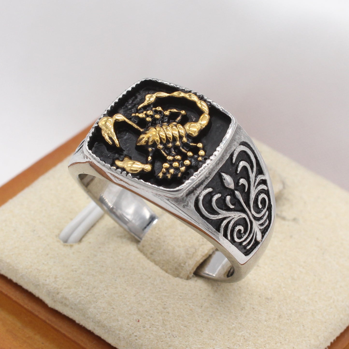 Personalized Retro Scorpion Men's Titanium Steel Ring - European and American Wholesale Jewelry