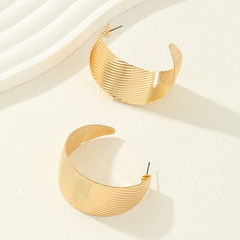 Exaggerated Wide Face C-Shaped Earrings in High-End Retro Style