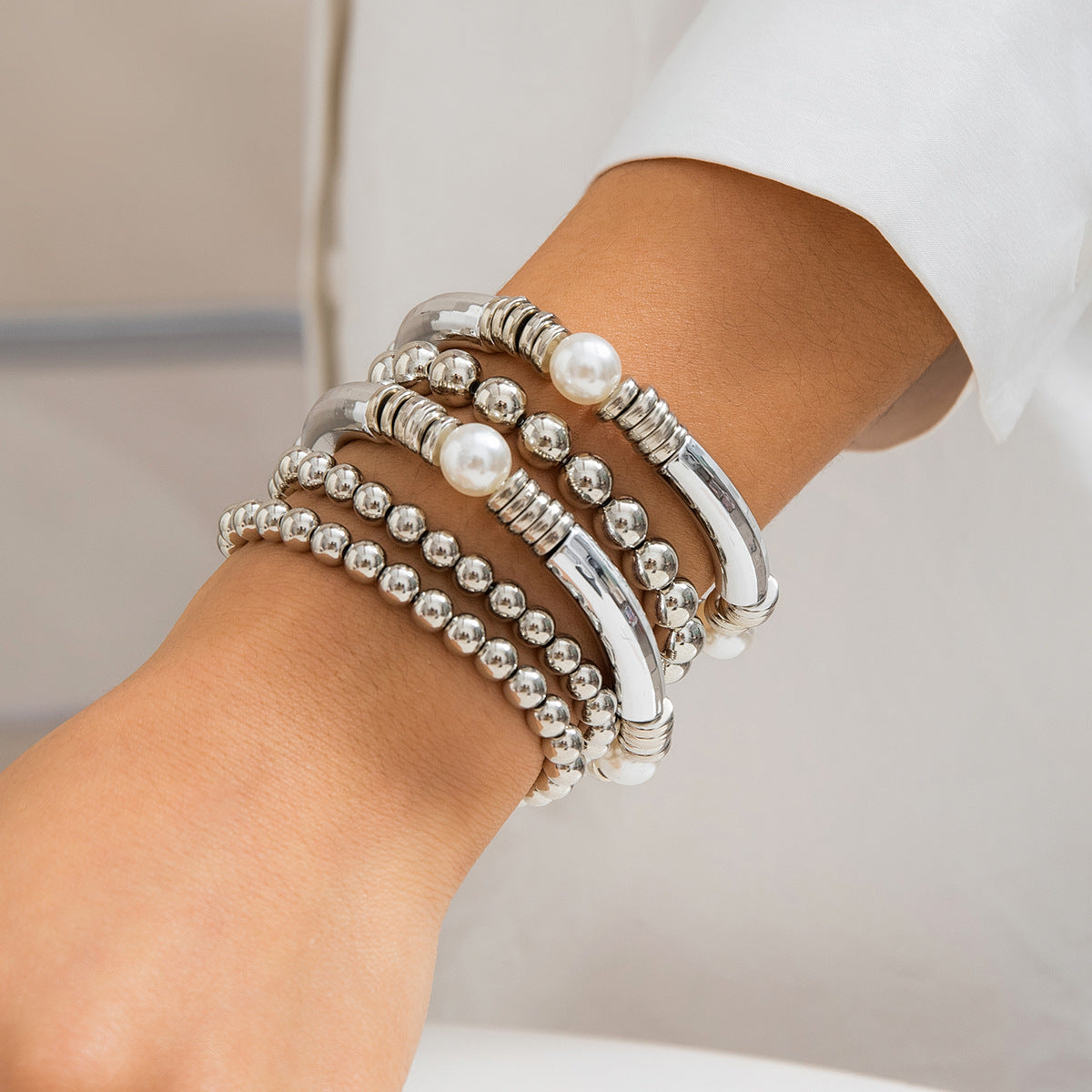 Retro Metallic Alloy Bracelet with Imitation Pearls