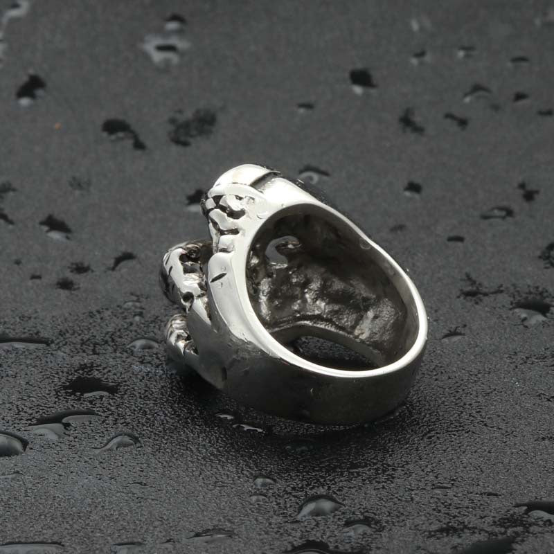 Punk-Inspired Titanium Steel Skull and Claw Ring for Men - Retro American and European Style