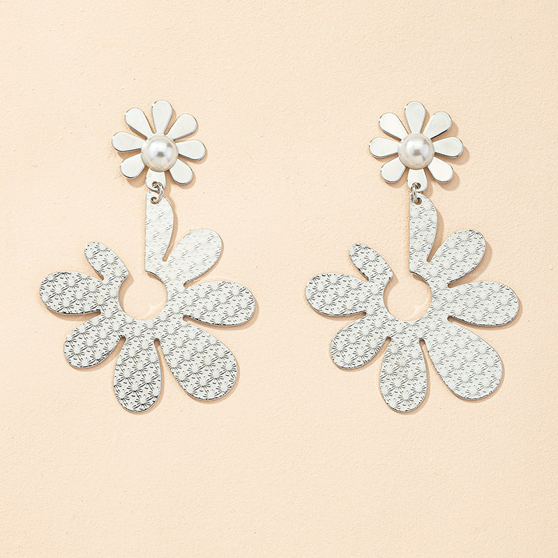 Exaggerated Retro Floral Earrings with Pearl Detail - Wholesale Fashion Jewelry