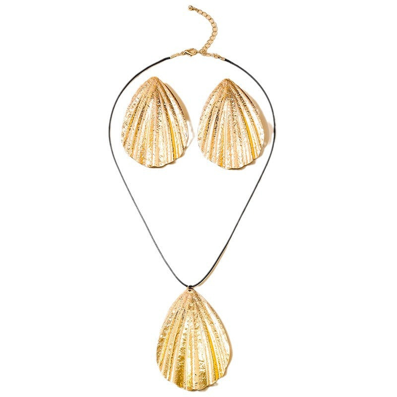 Extravagant Shell Earrings and Necklace Set for Stylish Women - European and American Fashion Statement