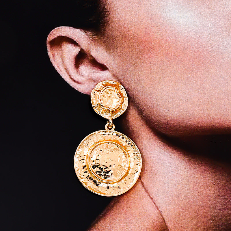 Elegant Golden Disc Earrings for Chic Women with a Touch of Vintage Glam