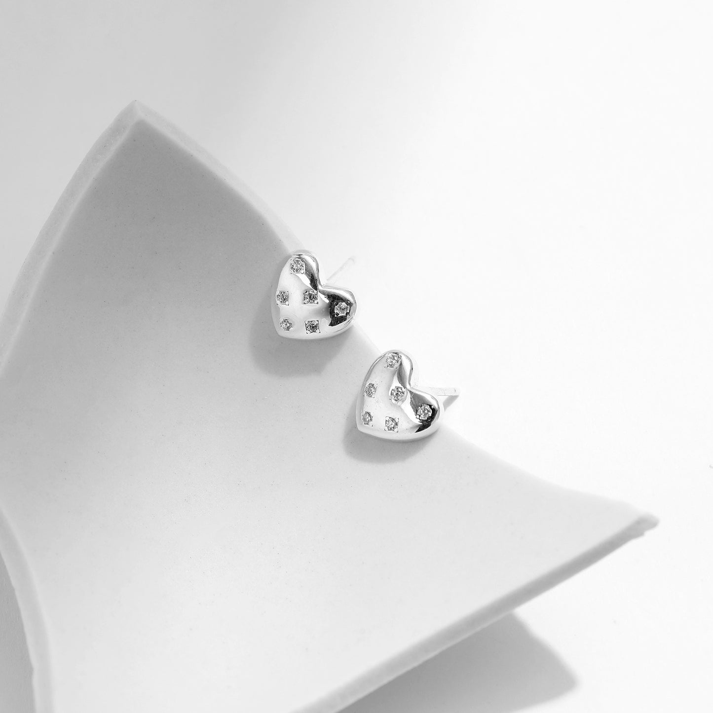 925 Sterling Silver and Zircon Love Heart Stud Earrings Women's Ins Temperament Sweet Sense of Luxury Small Earrings Ear Piercing

Everyday Genie Earrings from the Planderful Collection